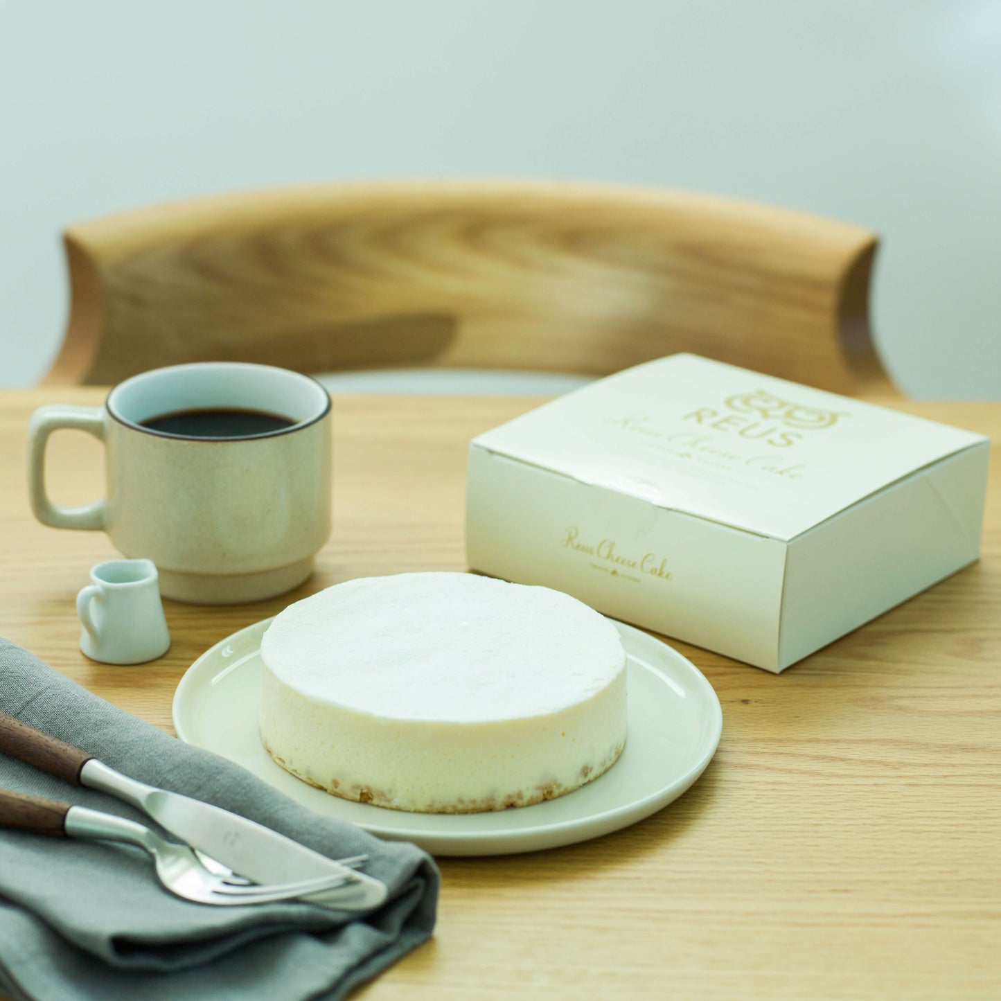 【送料無料】レウスチーズケーキ【冷凍】